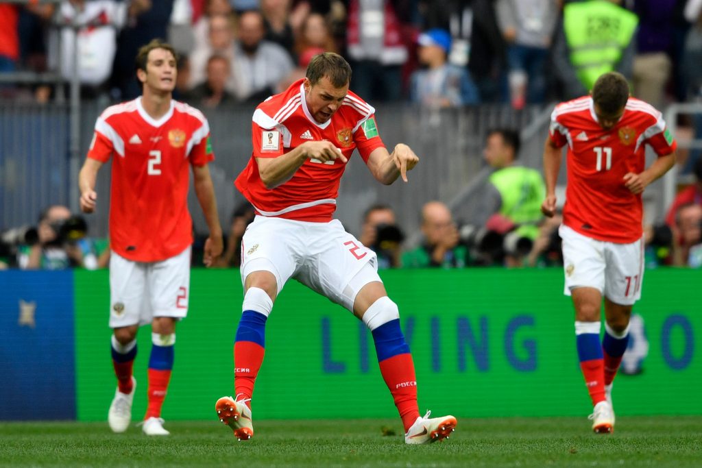 Rússia começa o "seu" Mundial a golear