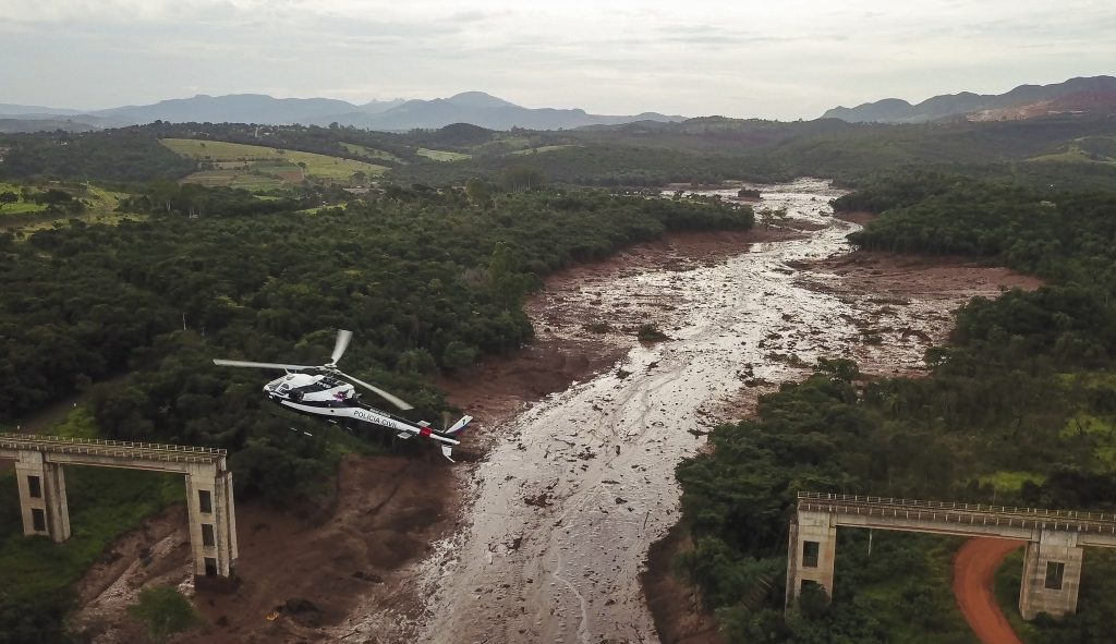Rutura da barragem no Brasil: Agora, há pelo menos 305 quilómetros de rio contaminados em Minas Gerais