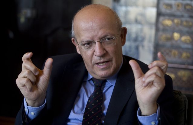 Santos Silva distancia-se de Sócrates: suspeitas sobre Pinho foram "a gota de água"