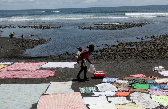 São-tomense angaria roupa e brinquedos para a terra natal através das redes sociais