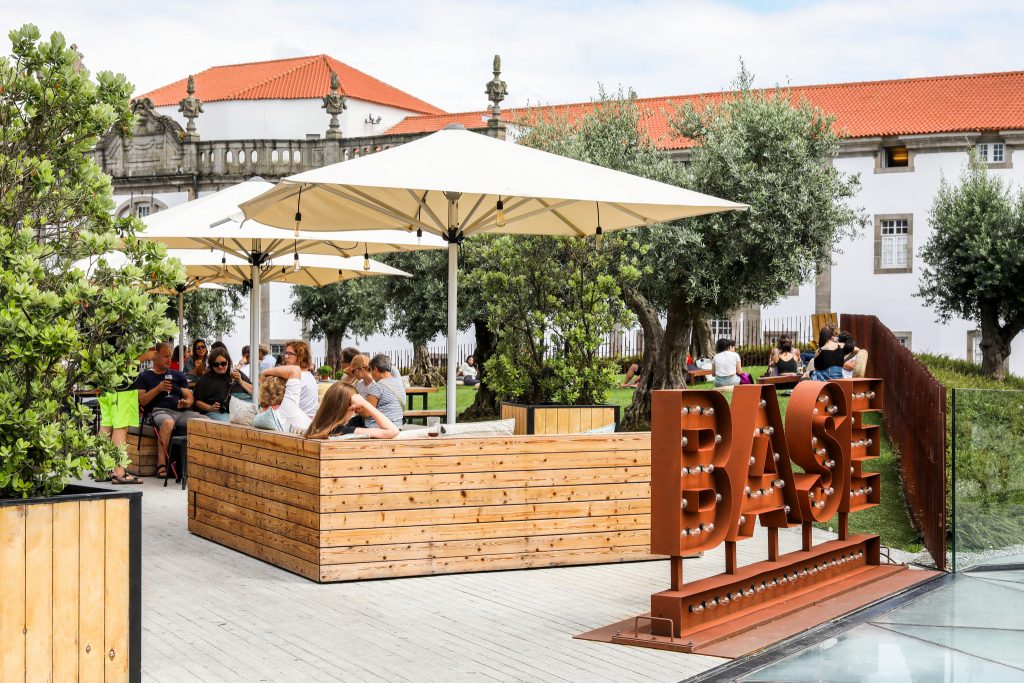 Sete esplanadas no Porto e em Vila Nova de Gaia para receber o verão
