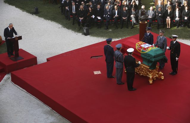 "Singular", "corajoso","o rosto e a voz da nossa liberdade". Como Mário Soares foi recordado em dia de emoção