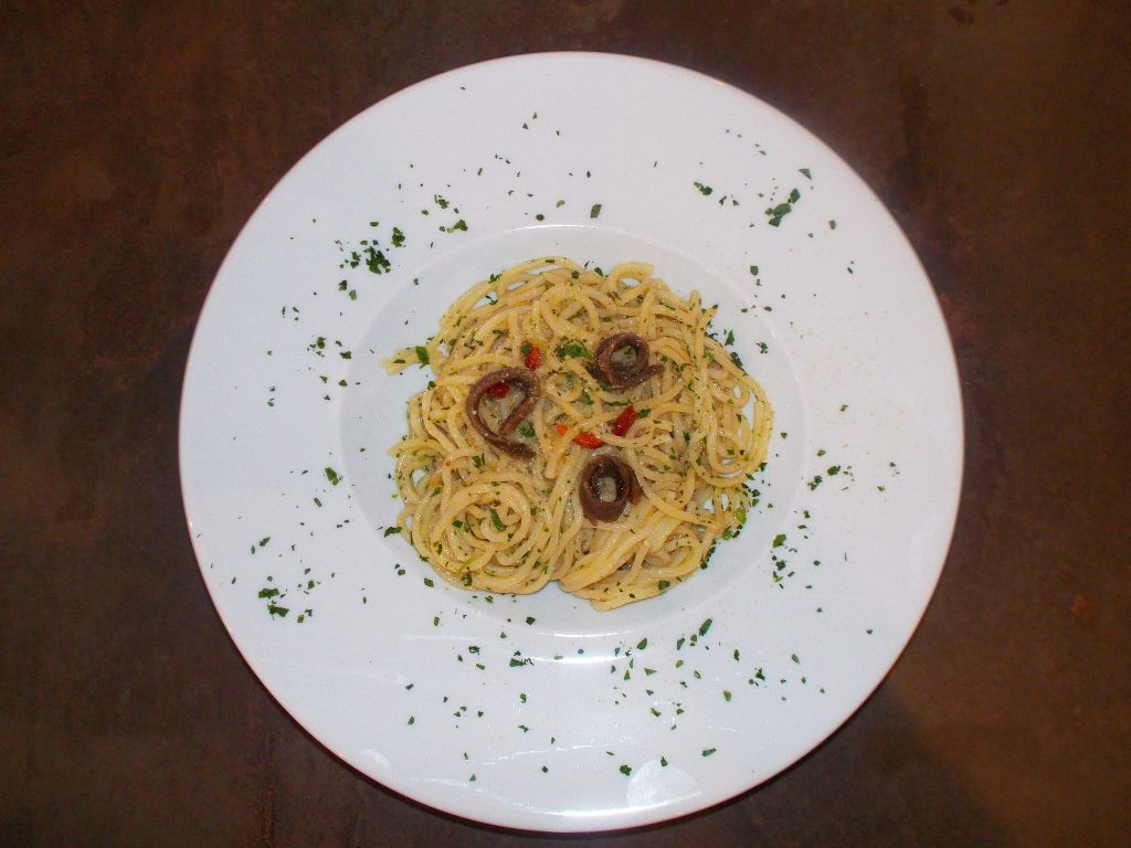 Spaghetti com gordura de anchova de Cetara, por Giuseppe Godono