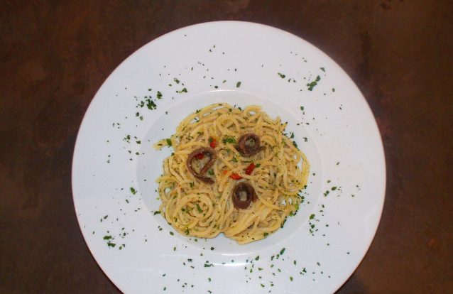 Spaghetti com gordura de anchova de Cetara, por Giuseppe Godono