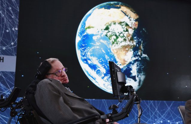 Stephen Hawking e a vida extraterrestre: "Estou mais convencido do que nunca que não estamos sozinhos"