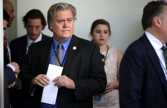 Steve Bannon, polémico conselheiro de Trump, deixa Casa Branca