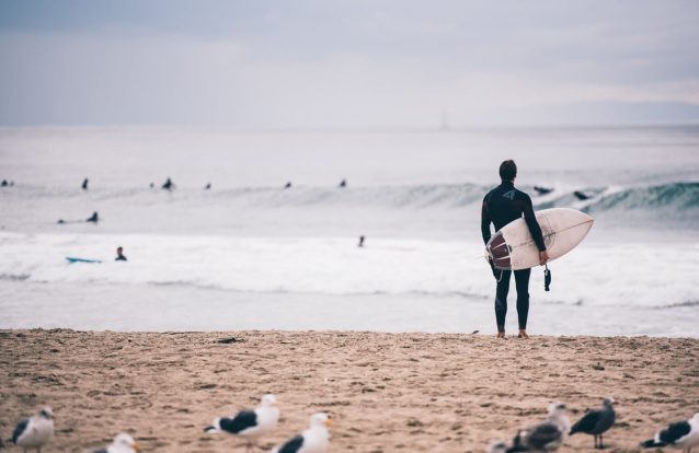 Stress pós-traumático: Pegar numa prancha e apanhar umas ondas pode ajudar