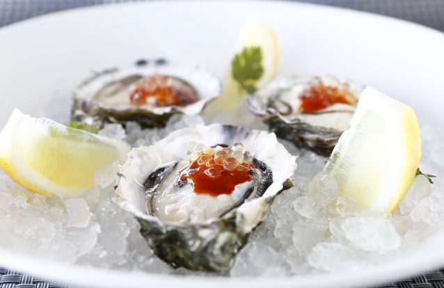 Sushi and Oyster Bar by Sushic: Frescura à mesa, calor lá fora