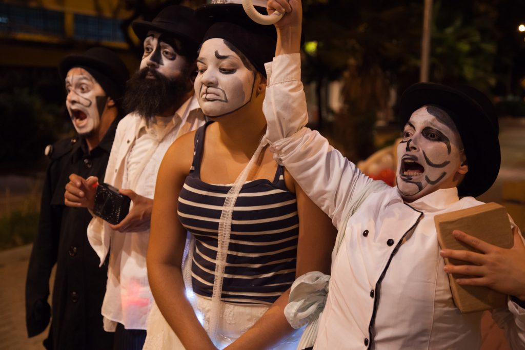 TeatroAgosto no Fundão: Entre a rua e o palco