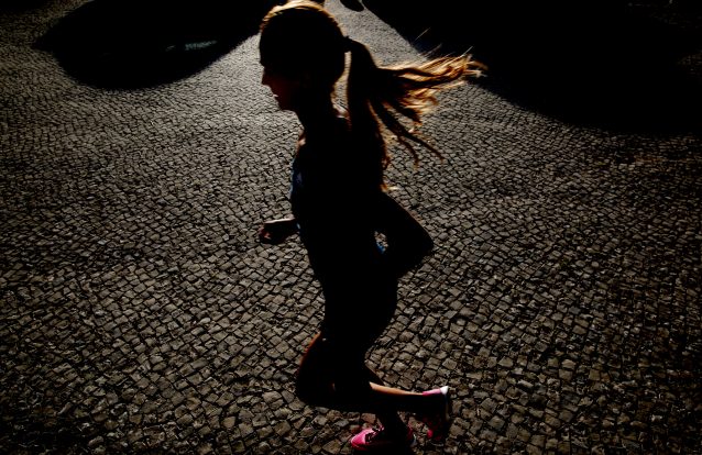 Tem ténis de que já não precisa? A Helpo precisa deles