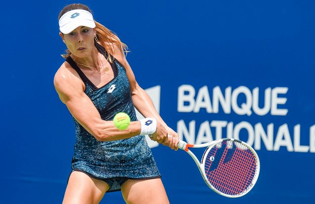 Tenista Alize Cornet advertida por despir top no court. Mas homens podem