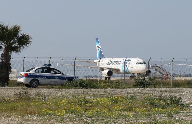 Terminou o sequestro do avião egípcio