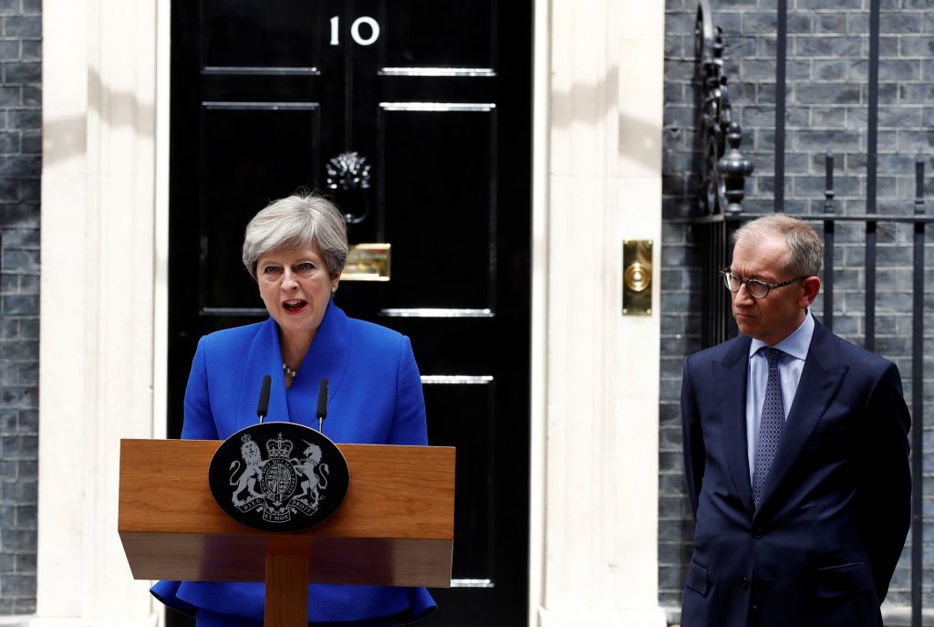Theresa May vai formar Governo