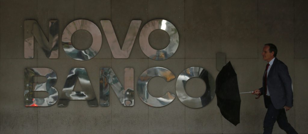 Tratar um banco como um iogurte. Vídeo no YouTube ridiculariza venda do Novo Banco