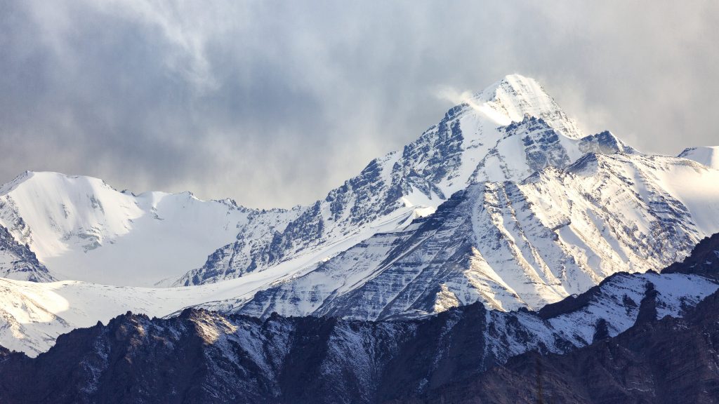 Fenómeno raro nos Himalaias abranda efeitos das alterações climáticas