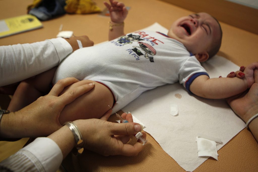 Tribunal obriga mãe que queria manter filhos "livres de toxinas" a vaciná-los