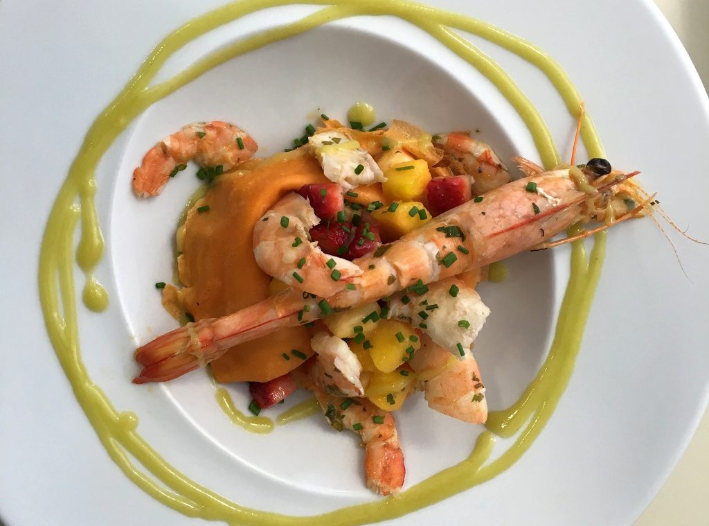 Trilogia de frutos exóticos com crepe de laranja e gambas, por Manuel Pinto