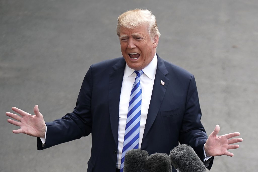 Trump atira-se ao restaurante que recusou servir a sua assessora