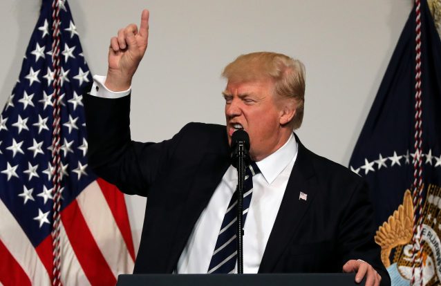 Ultimato aos republicanos: Ou aprovam o "Trumpcare" ou Trump mantém o Obamacare