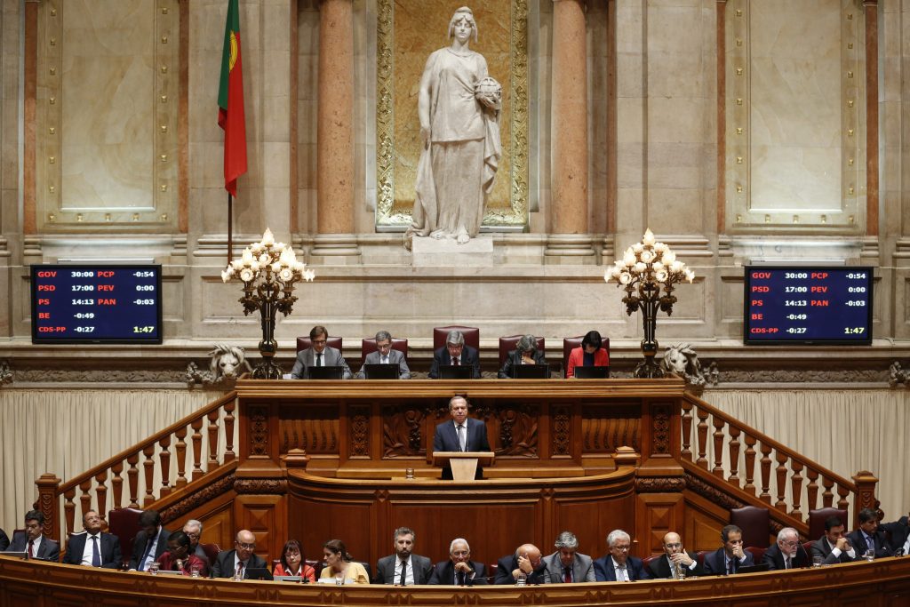 Um Governo que fragiliza o nosso futuro