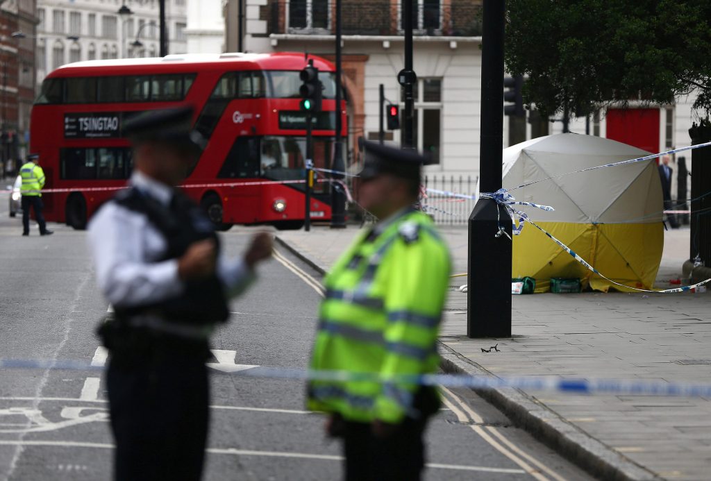Um morto e cinco feridos em ataque com faca no centro de Londres