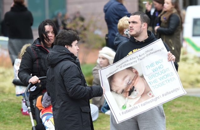 Um resumo em cinco pontos da trágica história do bebé Alfie Evans