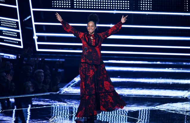 Uma ida ao ginásio e eis Alicia Keys no furacão das redes sociais por renunciar à maquilhagem