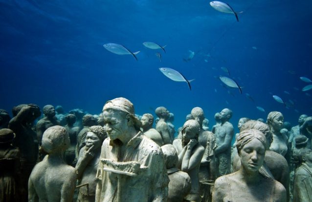 Uma jangada para ver no fundo do mar