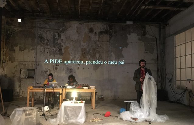Uma peça de teatro para dar voz aos silêncios da História