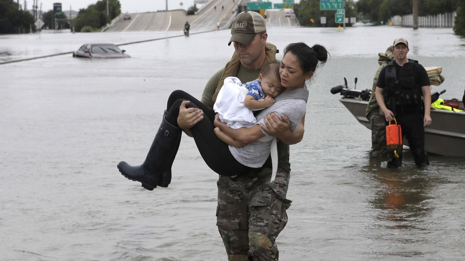 Usar uma foto do Harvey para falar de esterótipos de género? O Twitter não achou boa ideia