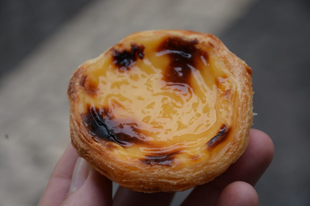 Vai um pastelinho de nata?