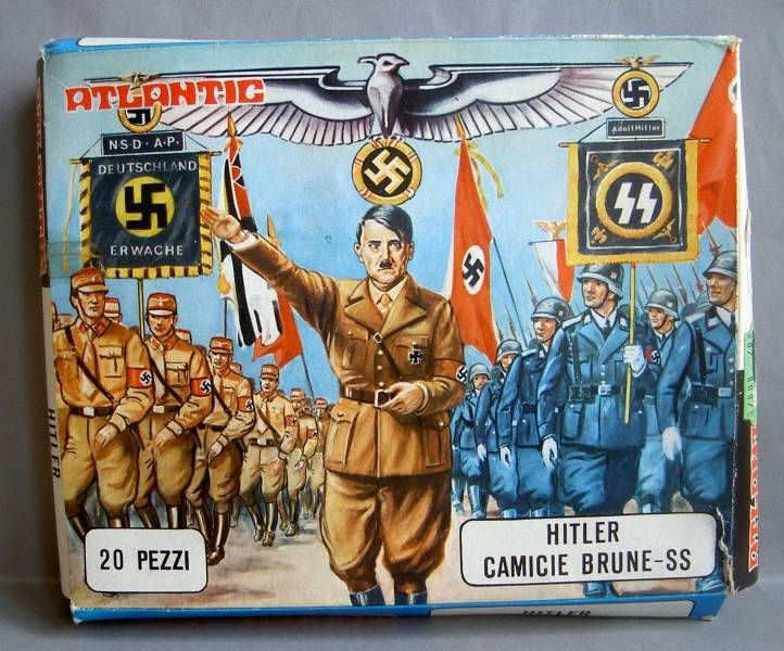 Vamos brincar aos nazis pequeninos? Da montra do Chiado ao Hitler bebé
