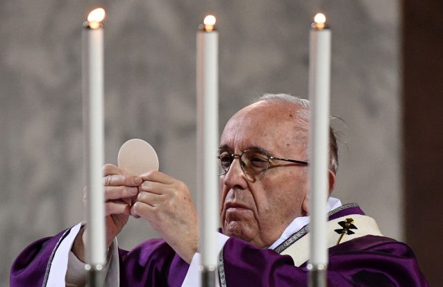 Vaticano proíbe pão sem glúten na Sagrada Comunhão