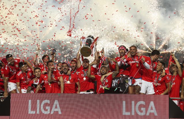 Veja as imagens da vitória do 37º título do Benfica