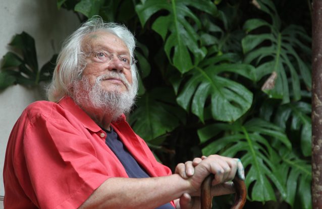 Velório de Júlio Pomar realiza-se no teatro Thalia