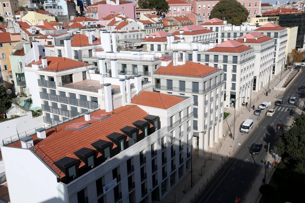 Vende-se IMI: muito soalheiro e vistas desafogadas