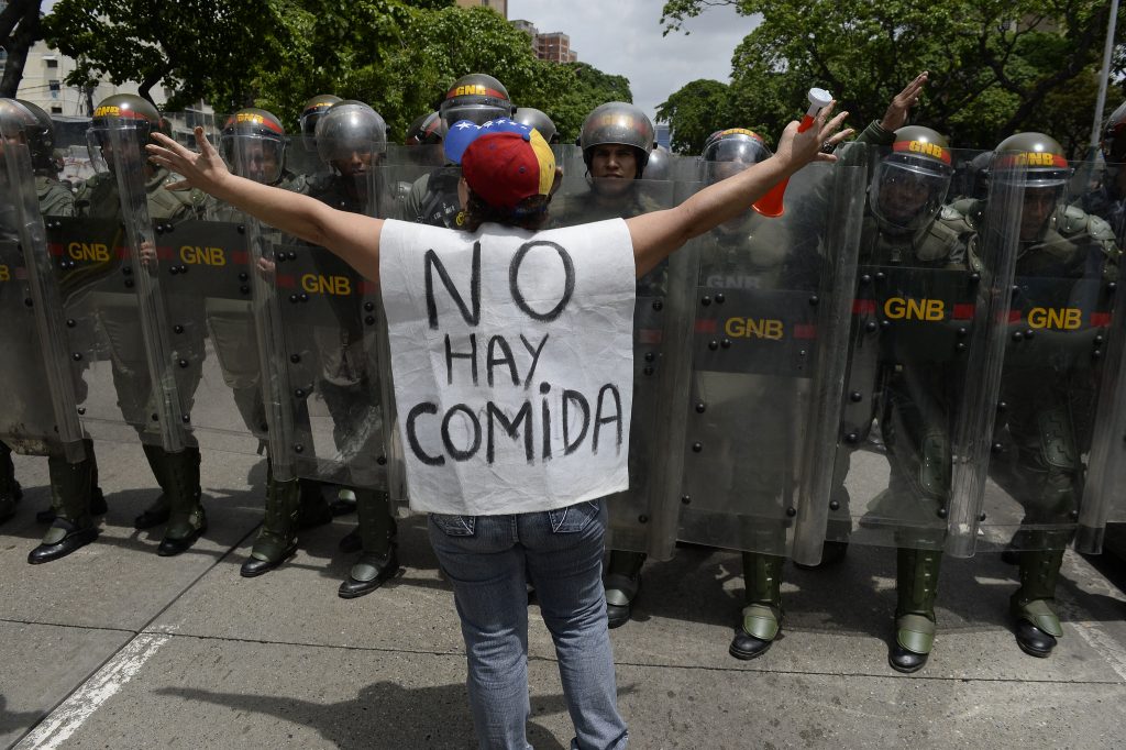 Venezuela: Coca-Cola paralisa a produção e Rússia quer ajudar a superar a crise política
