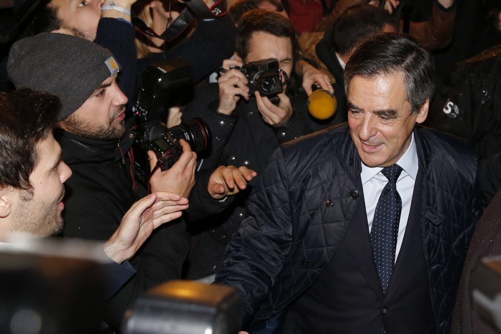 Ver Fillon, com os olhos postos na Europa