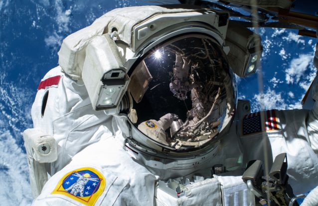 Viagens ao espaço "acordam" vírus do herpes nos astronautas e isso pode ser um problema