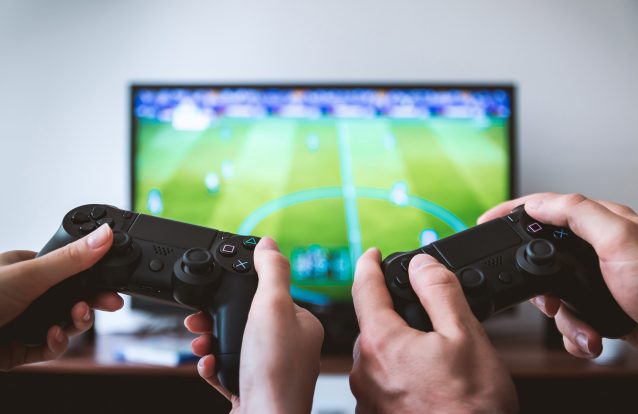 Exame Informática  FIFA 22 vai ter teste de jogabilidade multiplataforma  entre PS5, Xbox Series S/X e Stadia