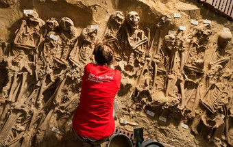 200 cadáveres encontrados debaixo de supermercado em Paris