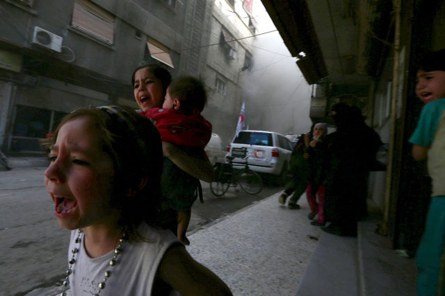 Duas imagens, com segundos de diferença, mostram o horror na Síria