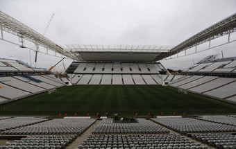 A 11 dias do início do Mundial, estádio de abertura longe de estar pronto