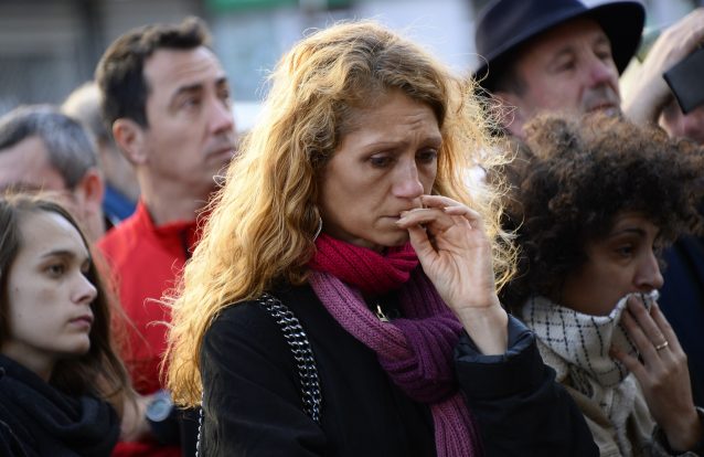 A hora da angústia em Paris: Onde estão familiares e amigos?