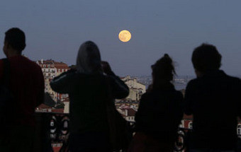 A maior Super Lua do ano é já amanhã, mas nuvens podem estragar espetáculo