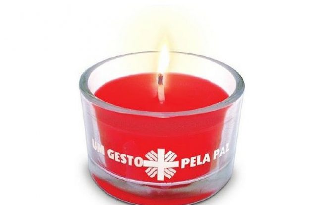 Acender uma vela para ajudar a combater a pobreza