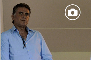"Adepto" Carlos Queiroz assiste ao jogo na bancada