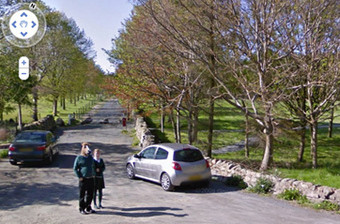 Anda um homem com cabeça de cavalo à solta no Google Street View