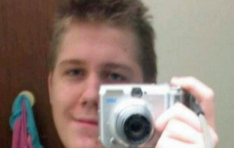 Anónimo paga fiança de 500 mil dólares a jovem detido por comentário no Facebook
