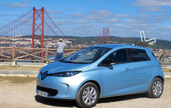Ao volante do 100 por cento elétrico Renault ZOE 20